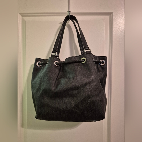 Michael Kors Black Signature Shoulder Bag With Tassels and Wallet - Picture 4 of 6